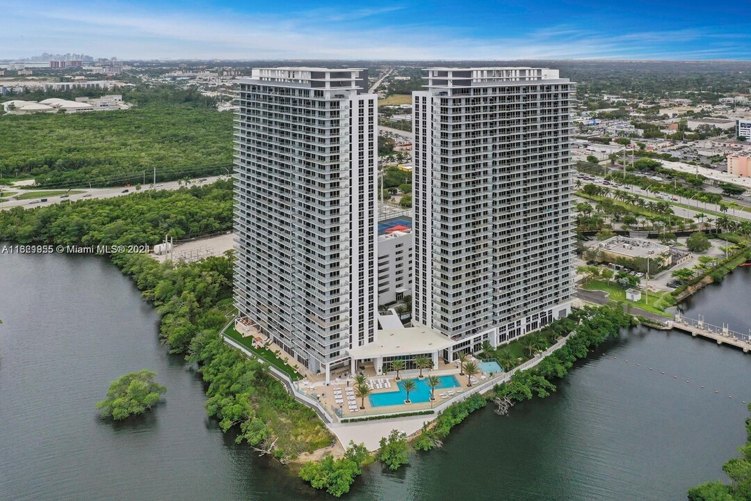 16385 Biscayne Blvd, Unit 2703 in Aventura, FL - Building Photo