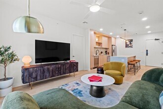 2323 S Lamar Blvd in Austin, TX - Foto de edificio - Building Photo