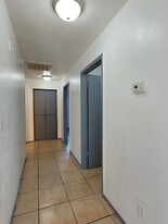 6228 Yerba Ln, Unit A in Las Vegas, NV - Building Photo - Building Photo