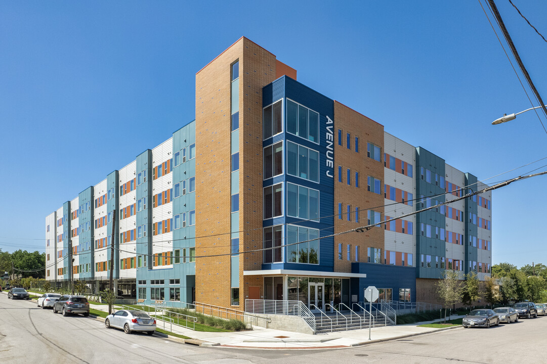 Avenue J in Houston, TX - Foto de edificio