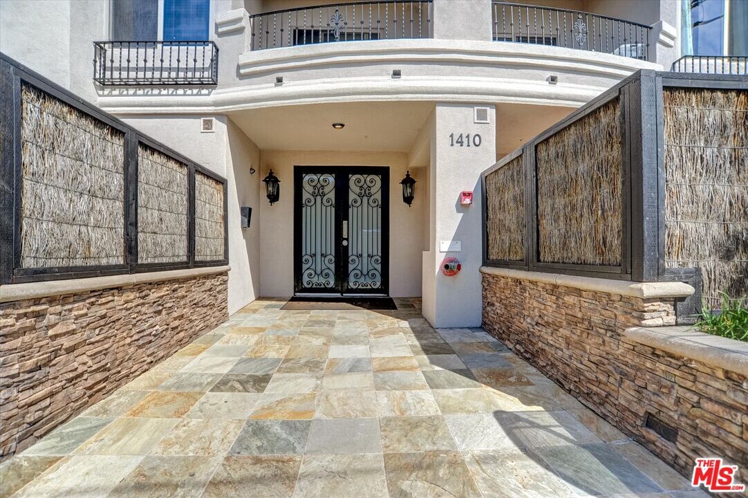 1410 N Curson Ave in Los Angeles, CA - Building Photo