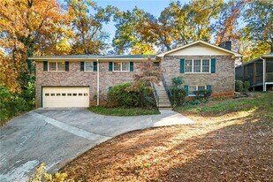 552 Duke Dr in Marietta, GA - Building Photo