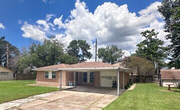 17706 Wild Oak Dr in Houston, TX - Building Photo - Building Photo