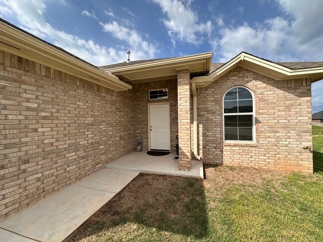 5923 NE Yorktown Ct in Elgin, OK - Building Photo - Building Photo