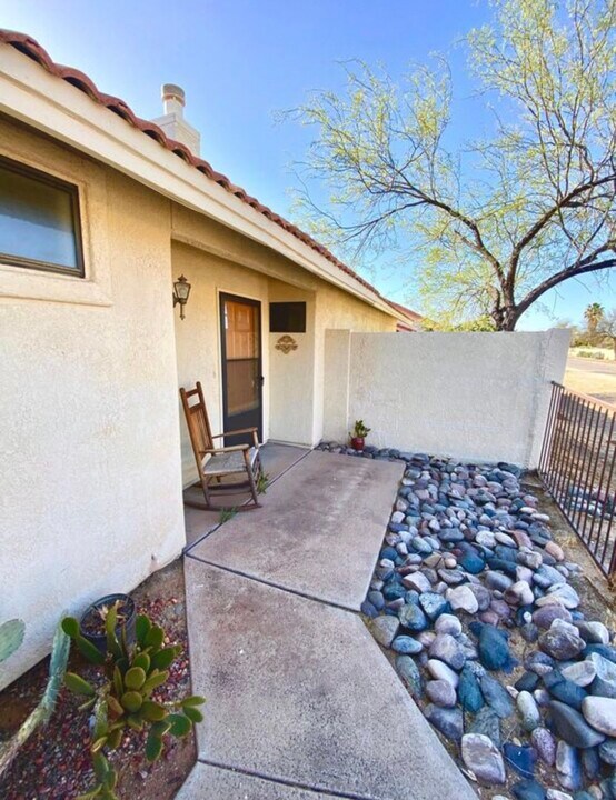 200 E Belcourte Pl in Tucson, AZ - Building Photo