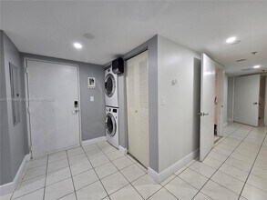 55 E 4th St, Unit 302 in Hialeah, FL - Building Photo - Building Photo