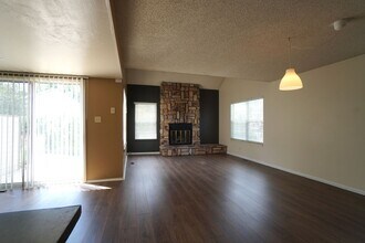 282 Cobblestone Dr in Colorado Springs, CO - Building Photo - Building Photo
