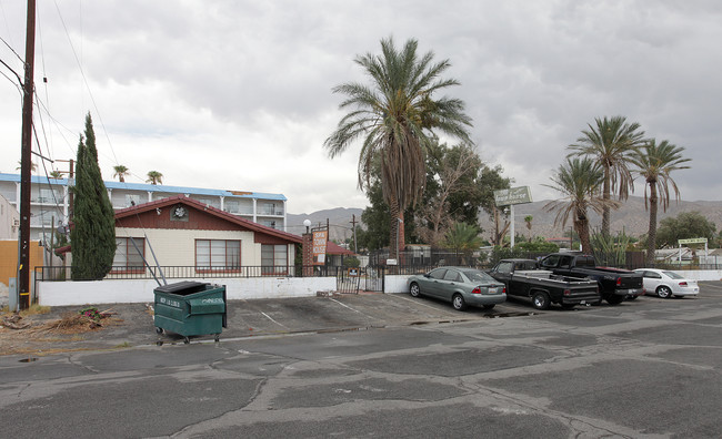 Spa Town House in Desert Hot Springs, CA - Foto de edificio - Building Photo