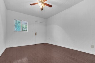 447 E 101st St in Los Angeles, CA - Foto de edificio - Building Photo