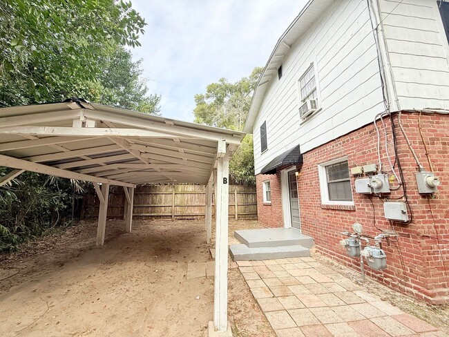 property at 1720 E La Rua St