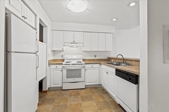 Appleton Place in Menomonee Falls, WI - Building Photo - Building Photo