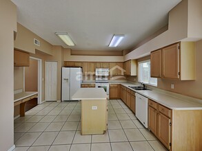 10809 Sailbrooke Dr in Riverview, FL - Building Photo - Building Photo