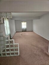 56 Homestead Ln, Unit A in Levittown, NY - Building Photo - Building Photo