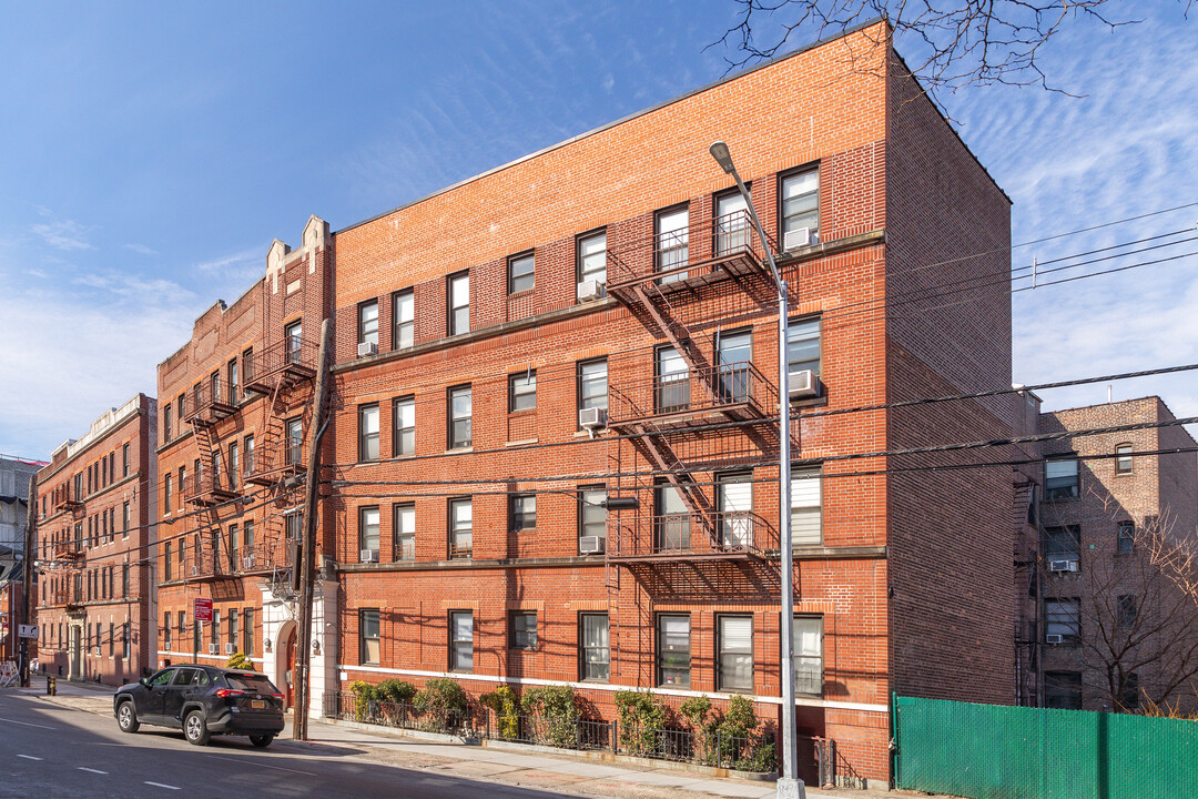 3114 Crescent St in Astoria, NY - Building Photo