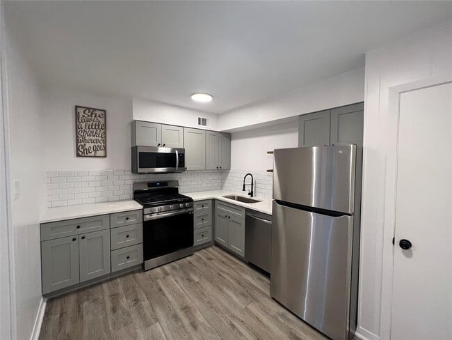 2306 Barton Village Cir in Austin, TX - Building Photo - Building Photo