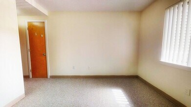 142 North Beacon St, Unit A12 in Boston, MA - Foto de edificio - Building Photo