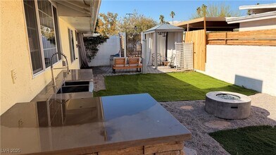 1819 S Beverly Way in Las Vegas, NV - Building Photo - Building Photo