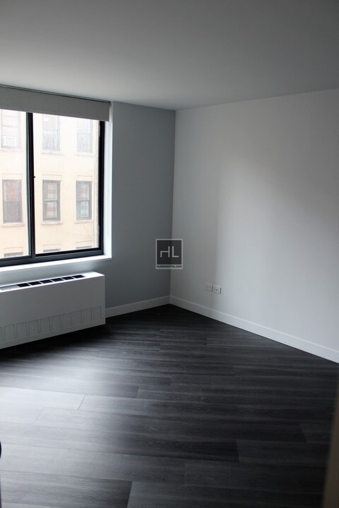 250 E Houston St-Unit -3J in New York, NY - Building Photo
