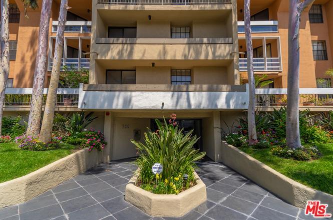 750 N Kings Rd, Unit 308 in West Hollywood, CA - Building Photo