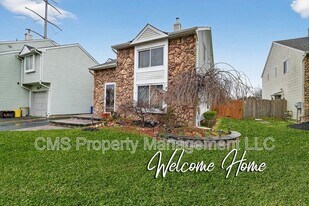 34 Jeffrey Cir in Dayton, NJ - Building Photo