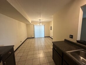 2736 Prairieview Ln S in Aurora, IL - Building Photo - Building Photo
