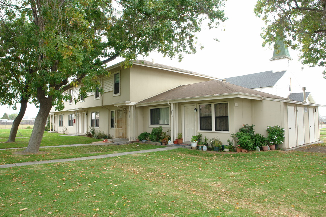 255-275 Calle Cebu in Salinas, CA - Building Photo