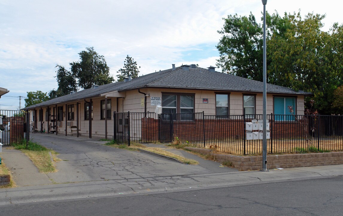 1511 Nogales in Sacramento, CA - Building Photo