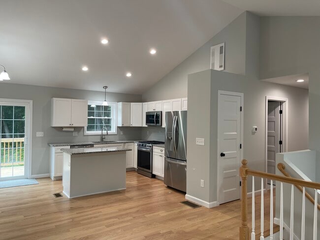 149 Moxley Rd in Montville, CT - Building Photo - Building Photo