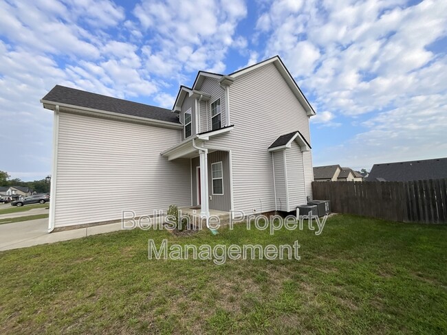 1149 Eagles Nest Ln in Clarksville, TN - Foto de edificio - Building Photo