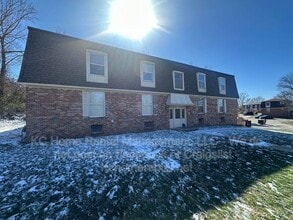 8725 Countryshire Ln in Kansas City, MO - Building Photo - Building Photo