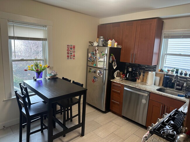 47 Mason St, Unit 1 in Somerville, MA - Foto de edificio - Building Photo