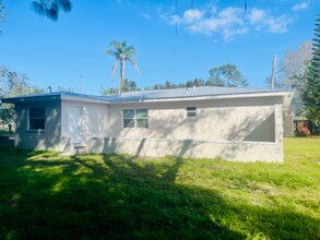 301 S Jenkins Rd in Fort Pierce, FL - Building Photo - Building Photo