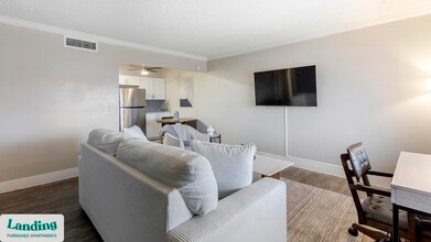 2301 S Valley View Blvd in Las Vegas, NV - Foto de edificio - Building Photo