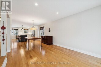 10 Eves Ct in Newmarket, ON - Building Photo - Building Photo