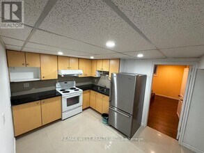 16 Milne Ln in Markham, ON - Building Photo - Building Photo