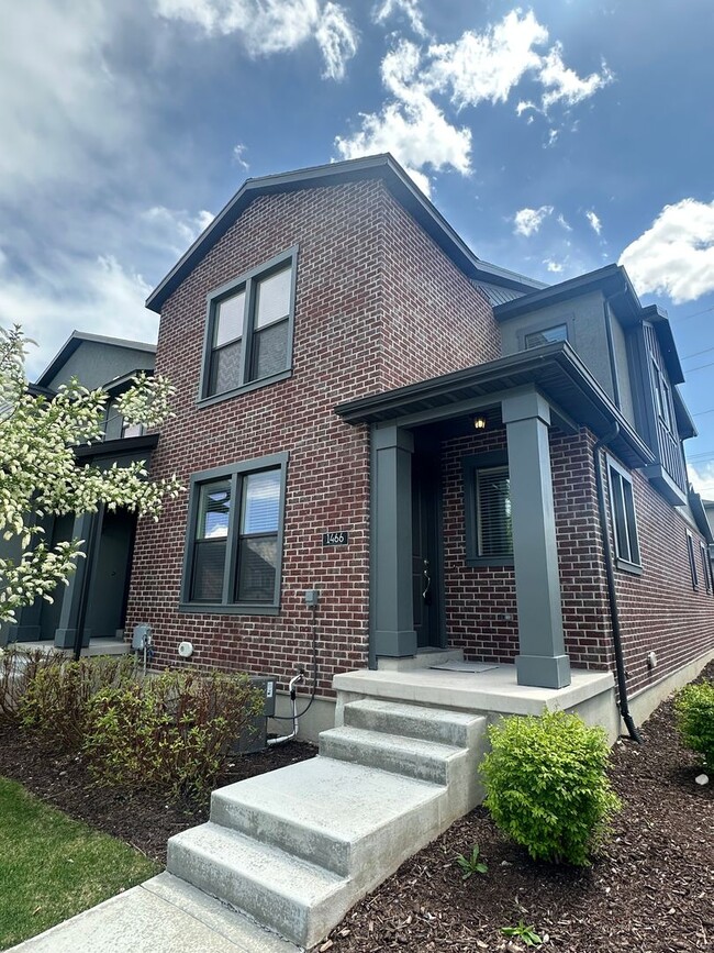 1466 W 11380 S in South Jordan, UT - Foto de edificio - Building Photo