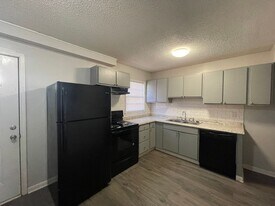 131 Wall St in Warner Robins, GA - Building Photo