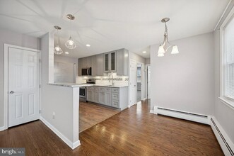 7947 Ferndale St in Philadelphia, PA - Foto de edificio - Building Photo