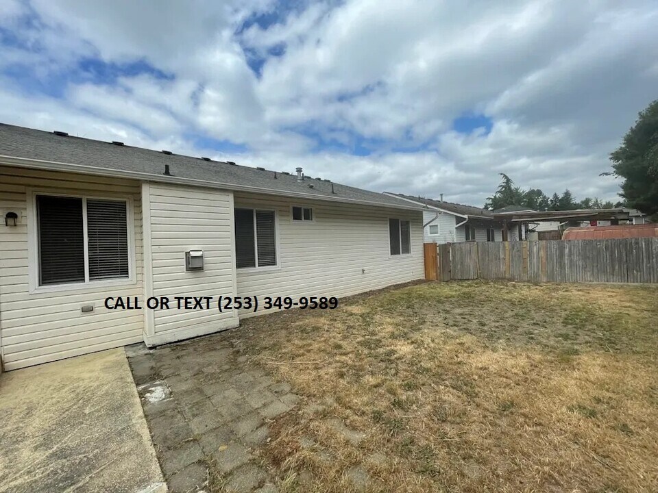 2807 V Ct SE in Auburn, WA - Building Photo