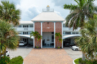 Harbour East House in Boca Raton, FL - Foto de edificio - Building Photo