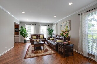 108 Brook Hill Ln in Vernon Hills, IL - Foto de edificio - Building Photo