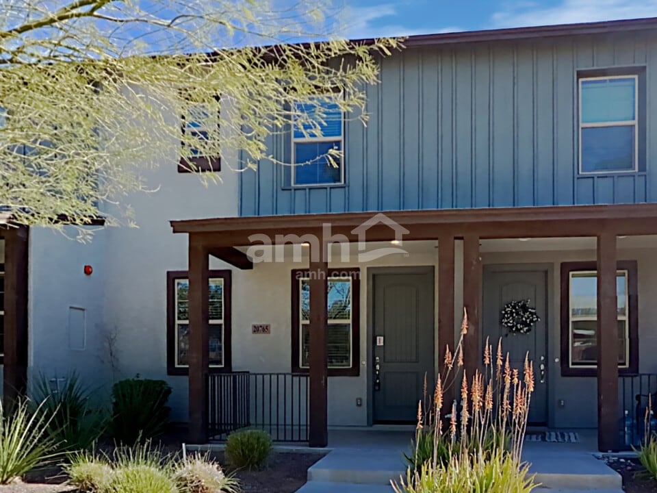 20765 W Thomas Rd in Buckeye, AZ - Building Photo