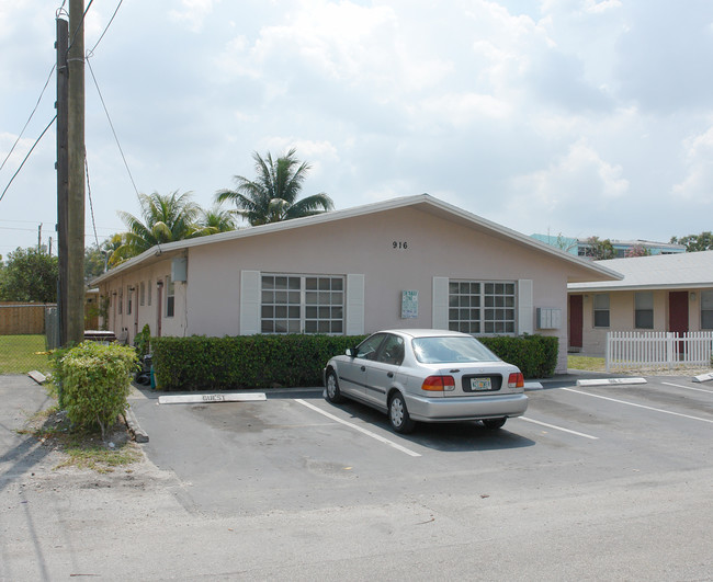 916-920 SW 15th Ter in Fort Lauderdale, FL - Building Photo - Building Photo