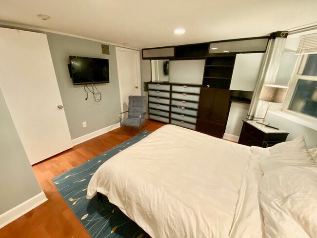 28 Upton St, Unit 1