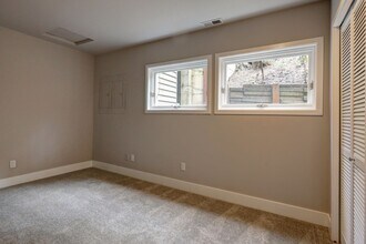 9360 SE 46th St in Mercer Island, WA - Building Photo - Building Photo