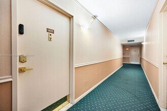 777 S Federal Hwy, Unit RP405 in Pompano Beach, FL - Building Photo - Building Photo