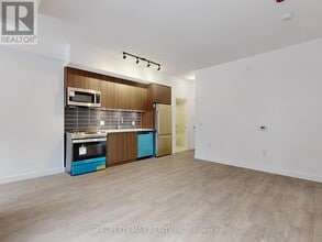 174 Clonmore Dr in Toronto, ON - Building Photo - Building Photo