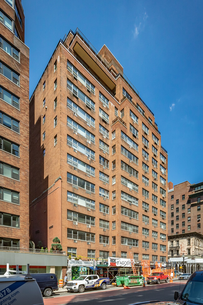 136 E 76th St in New York, NY - Building Photo - Building Photo