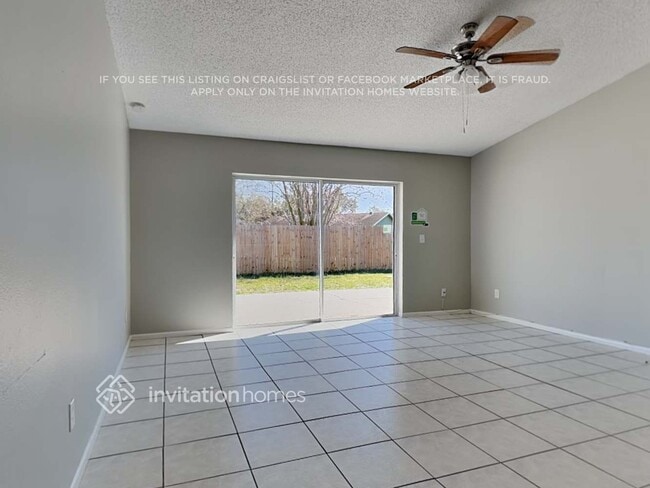 1057 Bridlewood Way in Brandon, FL - Building Photo - Building Photo