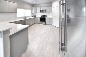 Room in House on W Bewick St in Fort Worth, TX - Building Photo - Building Photo